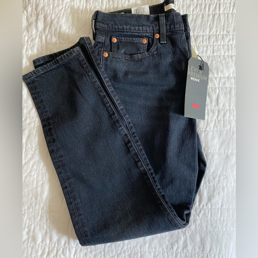 NWT Levi’s faded black Wedgie jeans
